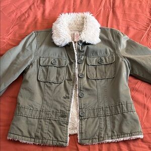 Abercrombie & Fitch women’s Olive Jacket with Faux Fur Collar